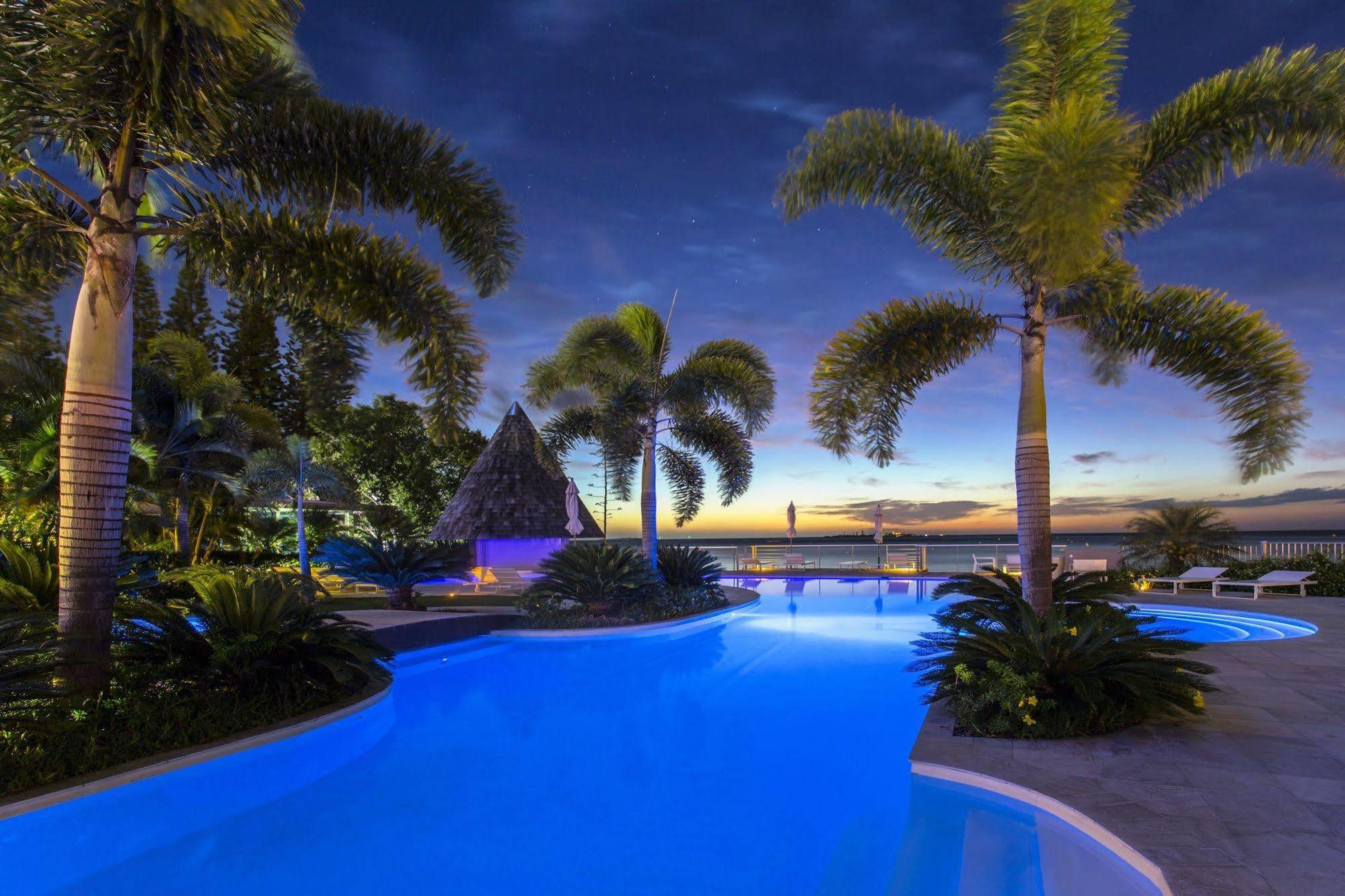 Chateau Royal Beach Resort & Spa, Нумеа Экстерьер фото